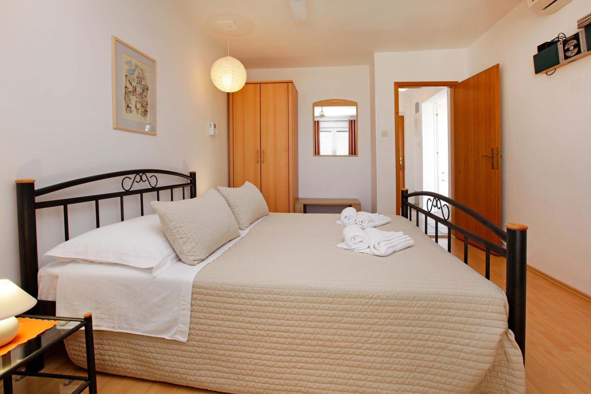 Apartments Mel Бол Экстерьер фото
